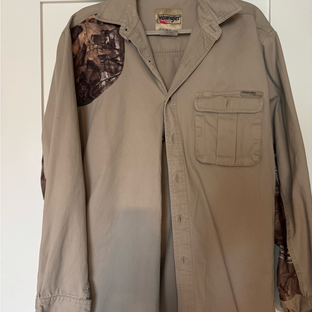 Wrangler Tan Lightweight Shirt Jacket with Camouflage Accents